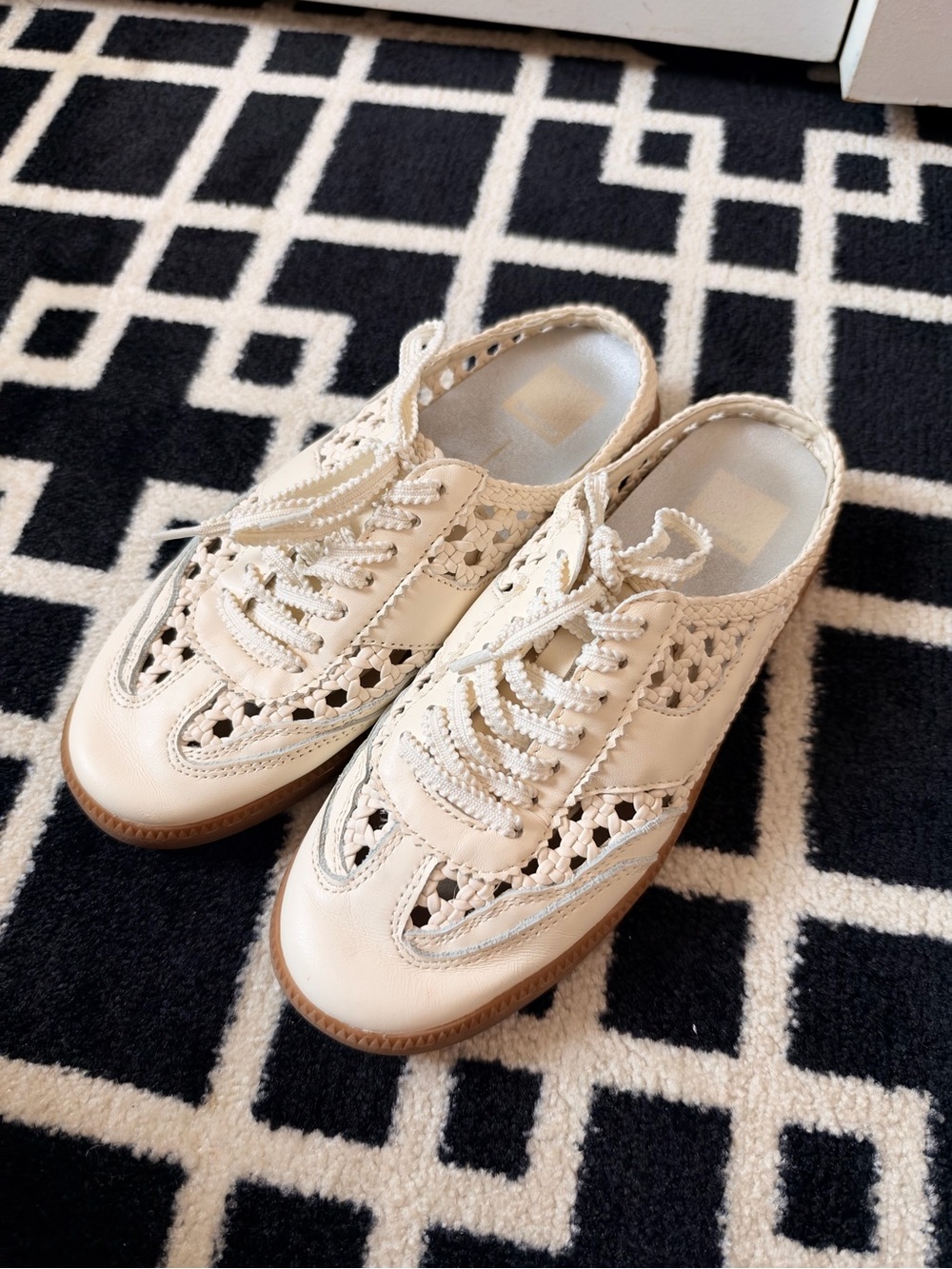 Dolce Vita Cream Woven Lace-Up Sneakers slides – Size 7